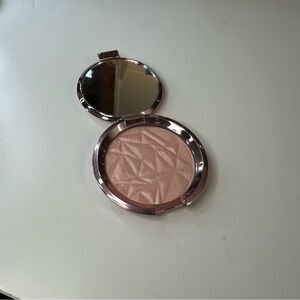 BECCA Radiant Glow Highlighter - Rose Quartz Rose Pink Gold